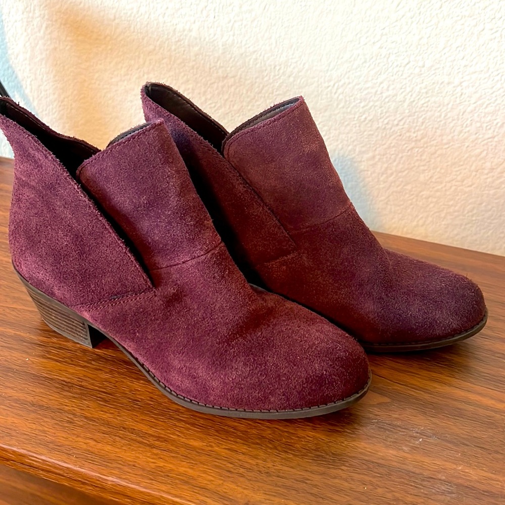 Size 8 Me Too booties